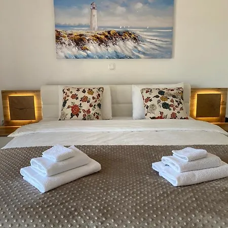 4 Palme * Starigrad Paklenica