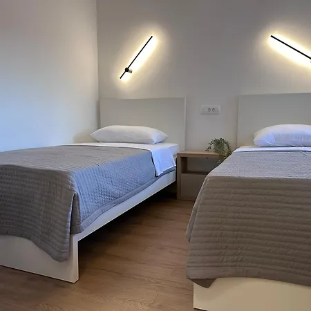 4 Palme Appartement Starigrad Paklenica
