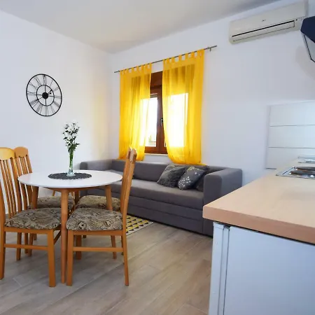 4 Palme Starigrad Paklenica