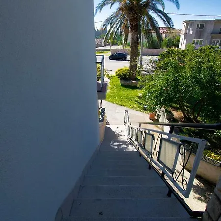 4 Palme Appartement Starigrad Paklenica