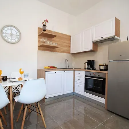 4 Palme * Starigrad Paklenica