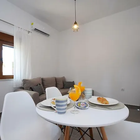 4 Palme Starigrad Paklenica