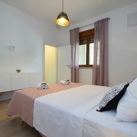 4 Palme Apartment Starigrad Paklenica