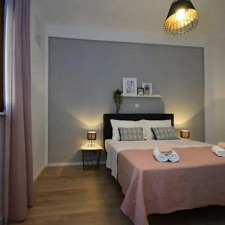 4 Palme * Starigrad-Paklenica