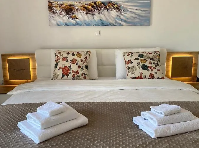 4 Palme * Starigrad Paklenica