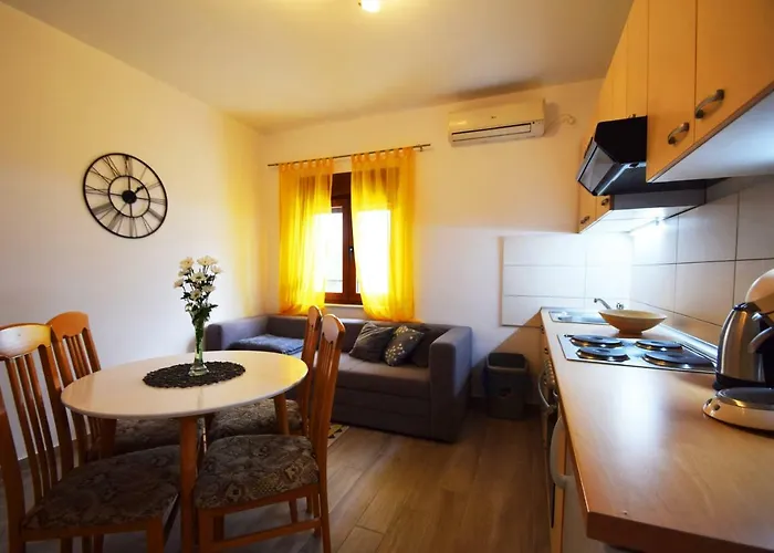 4 Palme Starigrad-Paklenica
