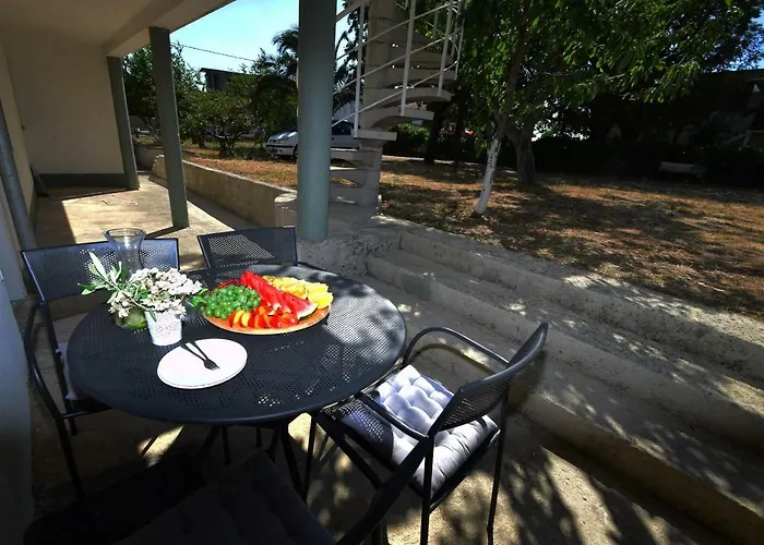 4 Palme * Starigrad Paklenica