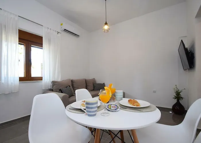 4 Palme Starigrad Paklenica