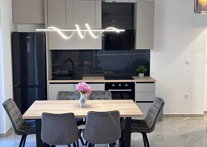 4 Palme * Starigrad Paklenica