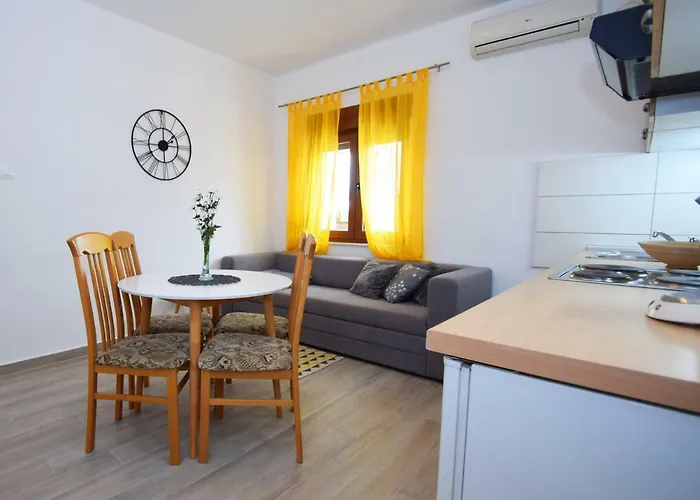 4 Palme Starigrad Paklenica