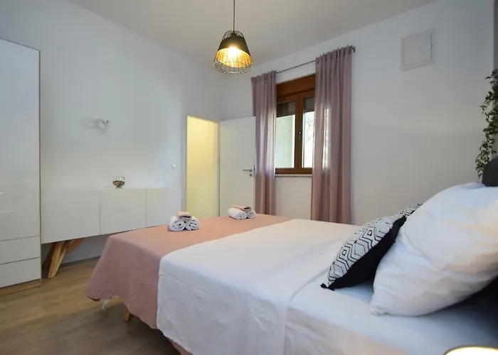 4 Palme Lejlighed Starigrad Paklenica