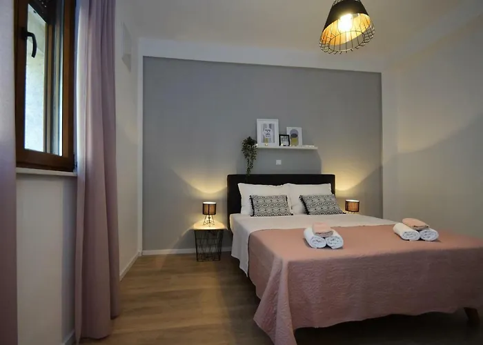 4 Palme * Starigrad Paklenica